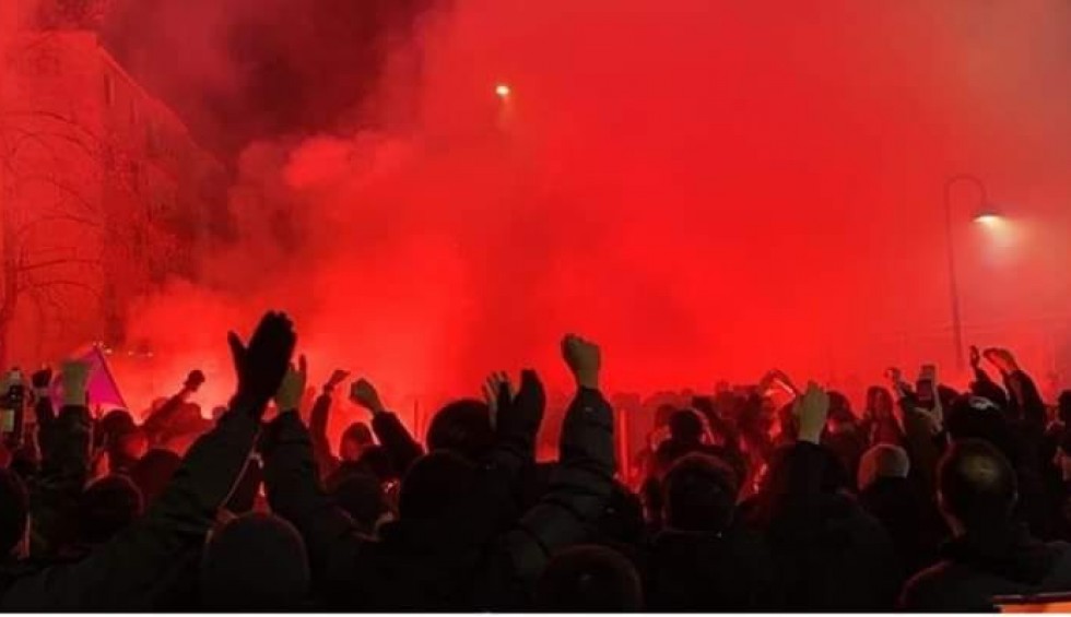 A generic square placeholder image with rounded corners in a figure.