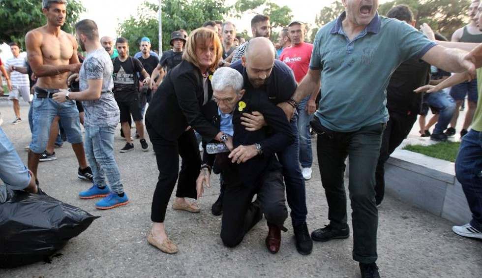 A generic square placeholder image with rounded corners in a figure.