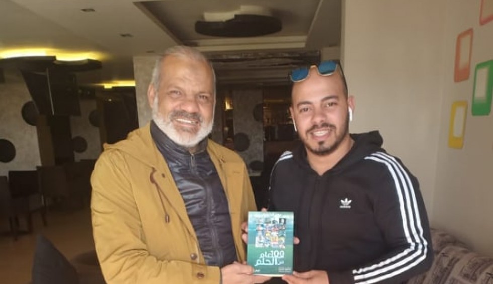 A generic square placeholder image with rounded corners in a figure.