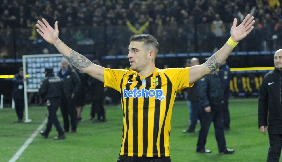 A generic square placeholder image with rounded corners in a figure.