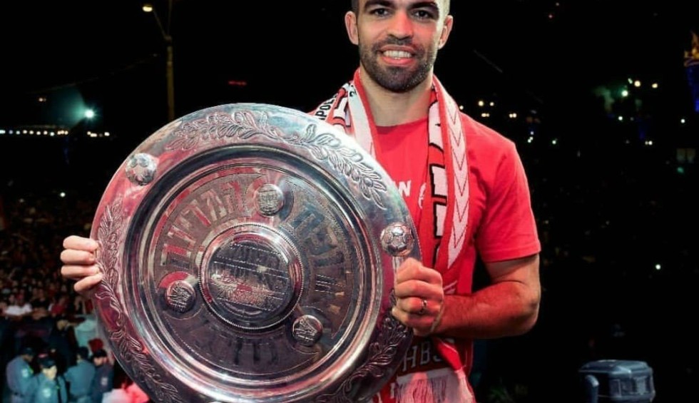 A generic square placeholder image with rounded corners in a figure.