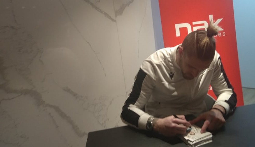 A generic square placeholder image with rounded corners in a figure.