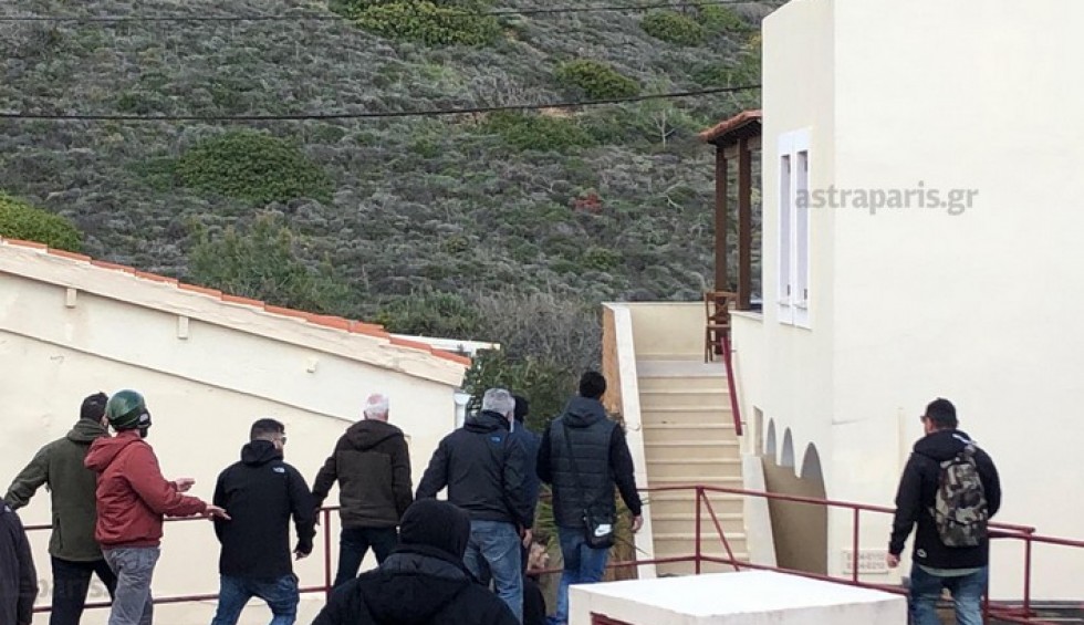 A generic square placeholder image with rounded corners in a figure.