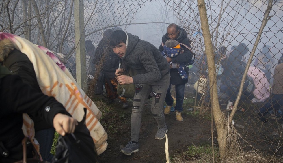 A generic square placeholder image with rounded corners in a figure.