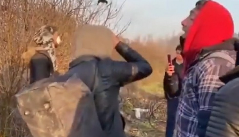 A generic square placeholder image with rounded corners in a figure.