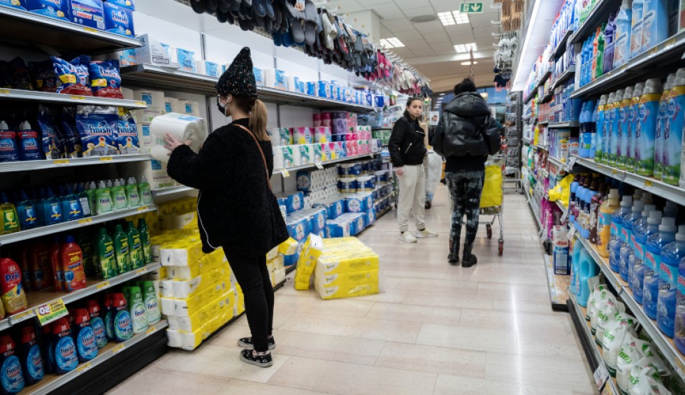 A generic square placeholder image with rounded corners in a figure.