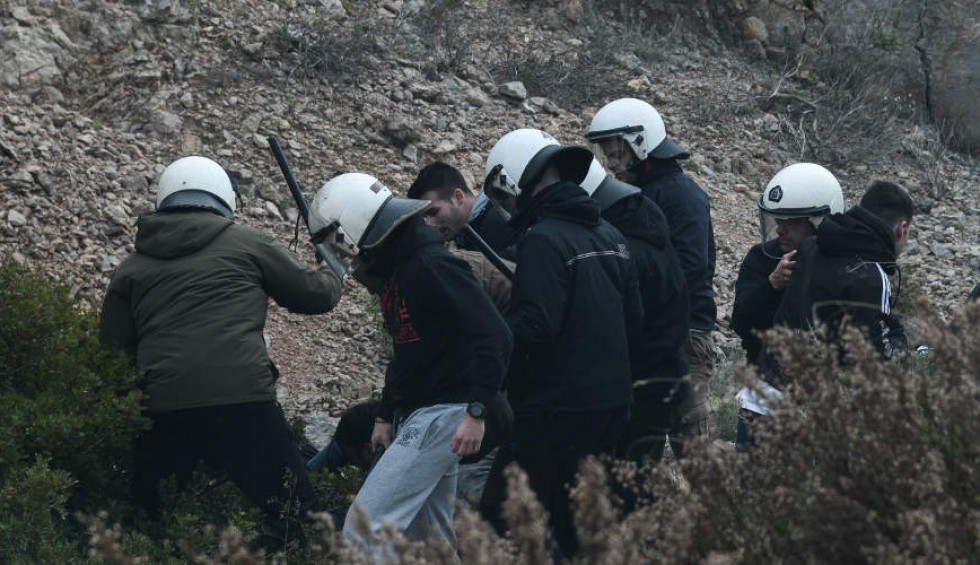 A generic square placeholder image with rounded corners in a figure.