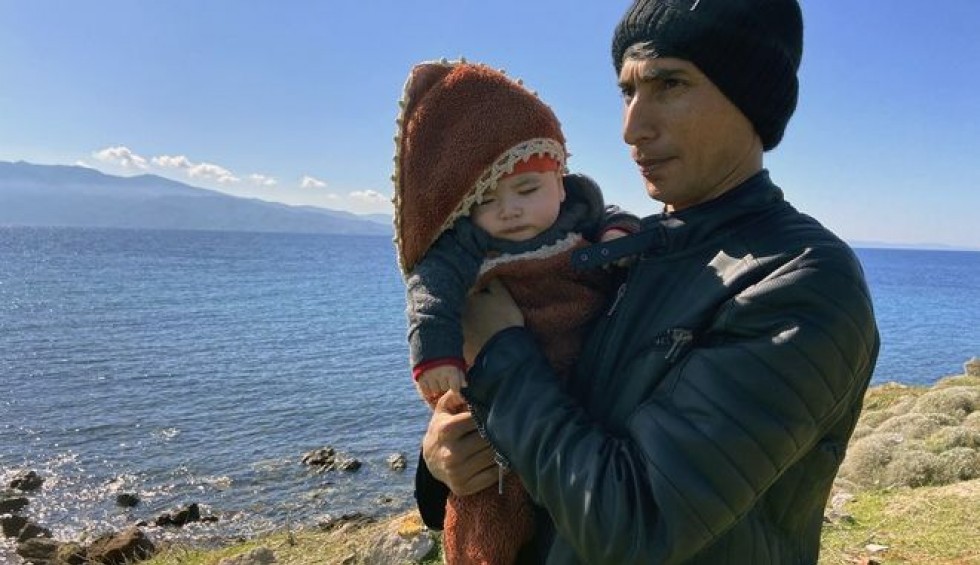 A generic square placeholder image with rounded corners in a figure.