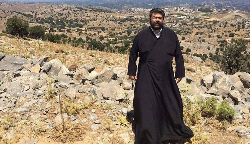 A generic square placeholder image with rounded corners in a figure.