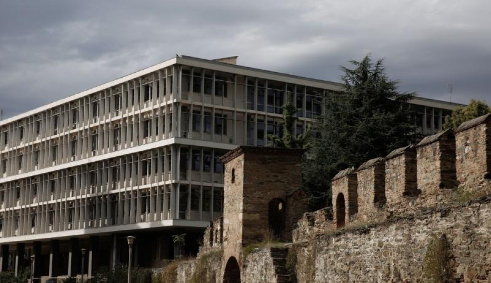 A generic square placeholder image with rounded corners in a figure.