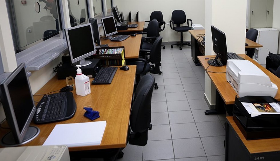 A generic square placeholder image with rounded corners in a figure.