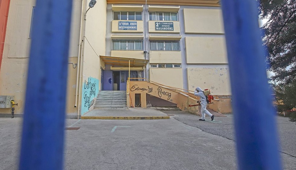 A generic square placeholder image with rounded corners in a figure.