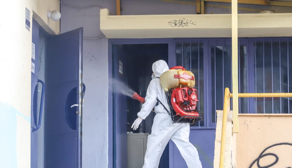 A generic square placeholder image with rounded corners in a figure.