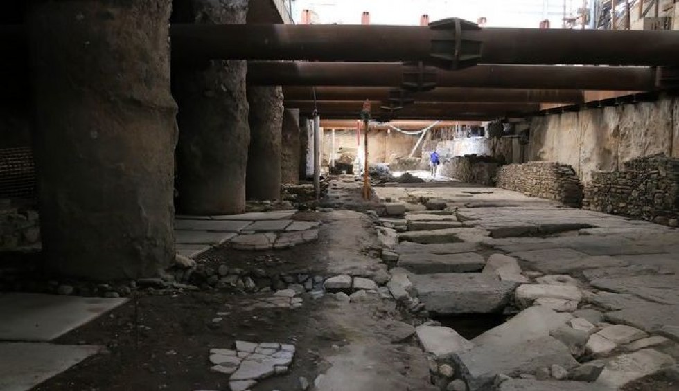 A generic square placeholder image with rounded corners in a figure.