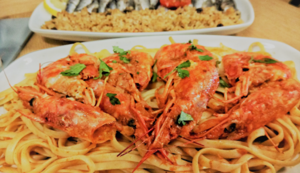 A generic square placeholder image with rounded corners in a figure.