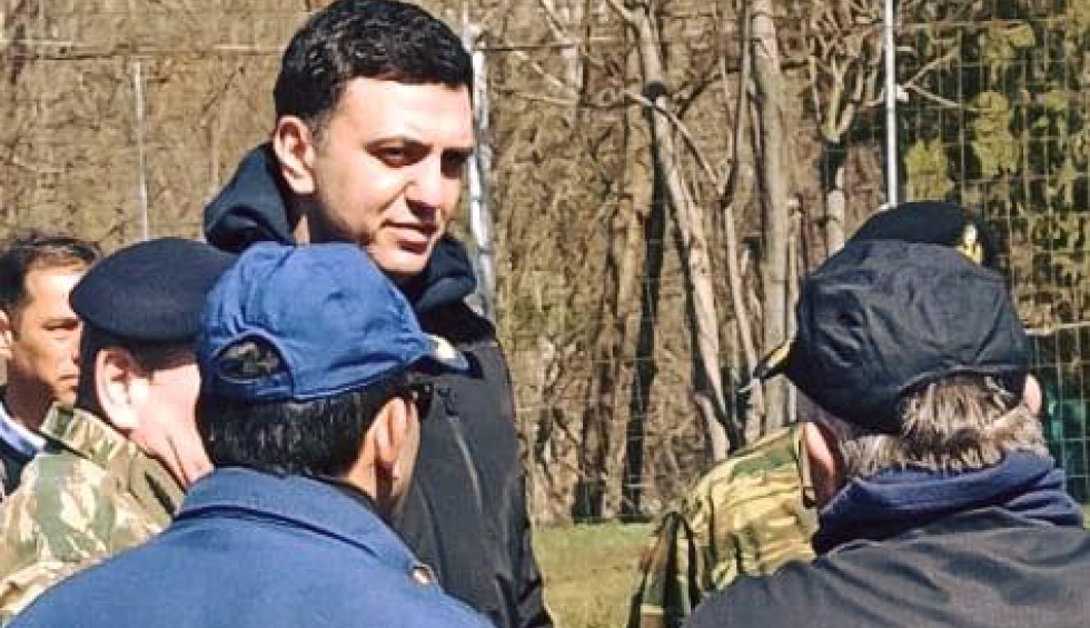 A generic square placeholder image with rounded corners in a figure.