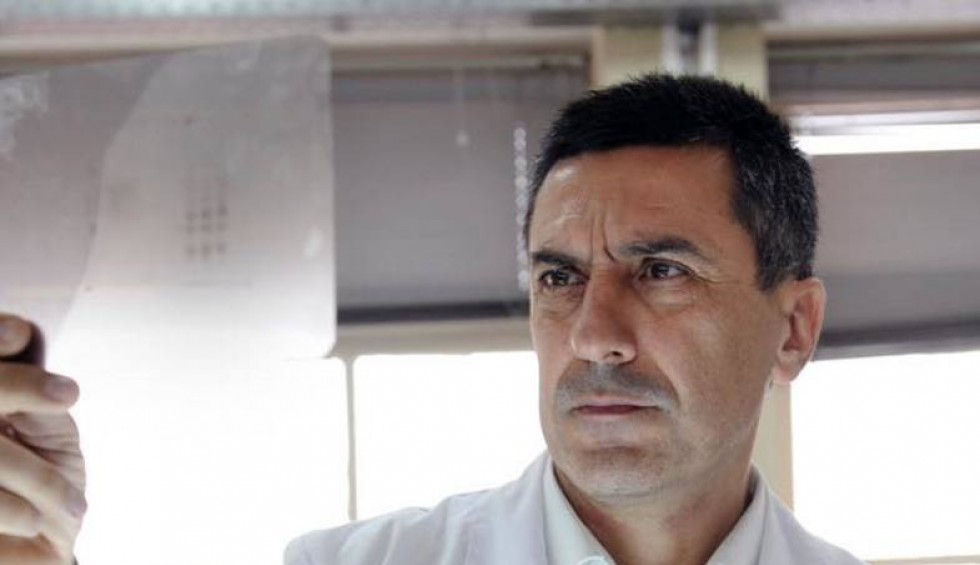 A generic square placeholder image with rounded corners in a figure.