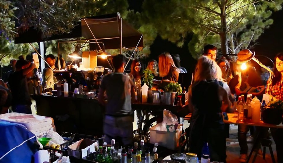 A generic square placeholder image with rounded corners in a figure.