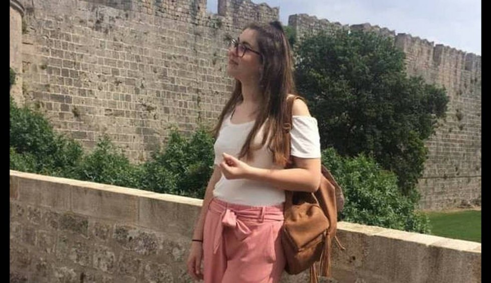 A generic square placeholder image with rounded corners in a figure.