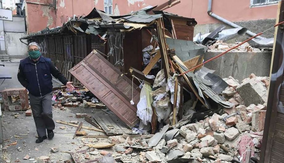 A generic square placeholder image with rounded corners in a figure.