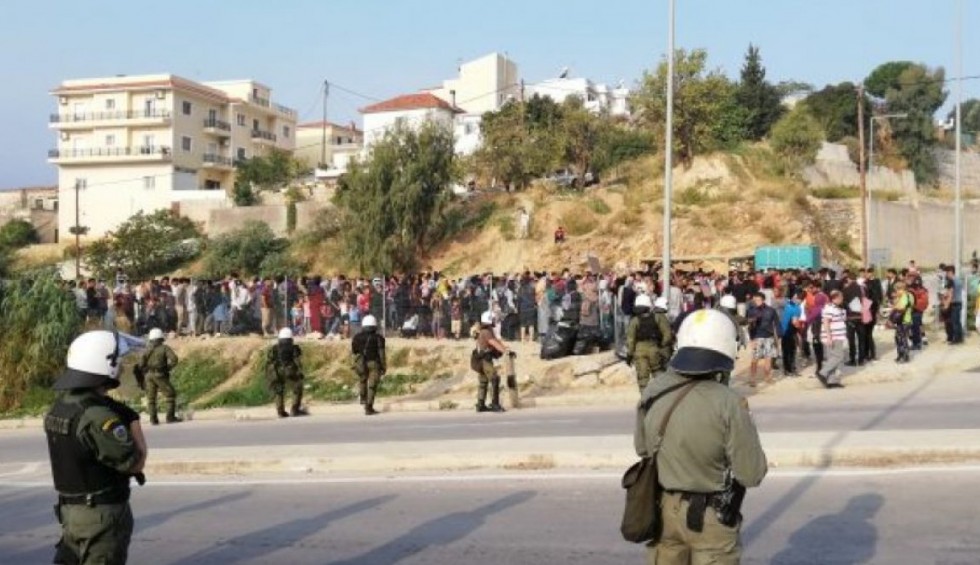 A generic square placeholder image with rounded corners in a figure.