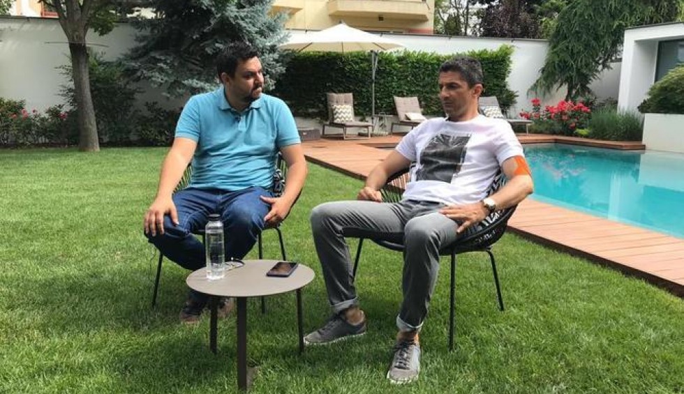 A generic square placeholder image with rounded corners in a figure.