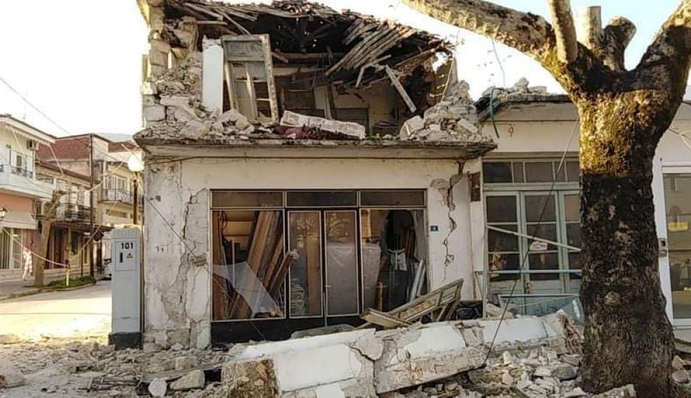 A generic square placeholder image with rounded corners in a figure.