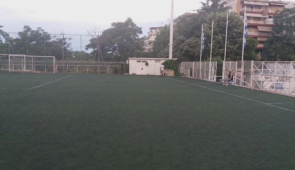 A generic square placeholder image with rounded corners in a figure.