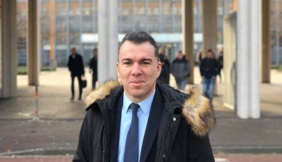 A generic square placeholder image with rounded corners in a figure.