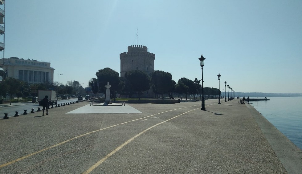 A generic square placeholder image with rounded corners in a figure.