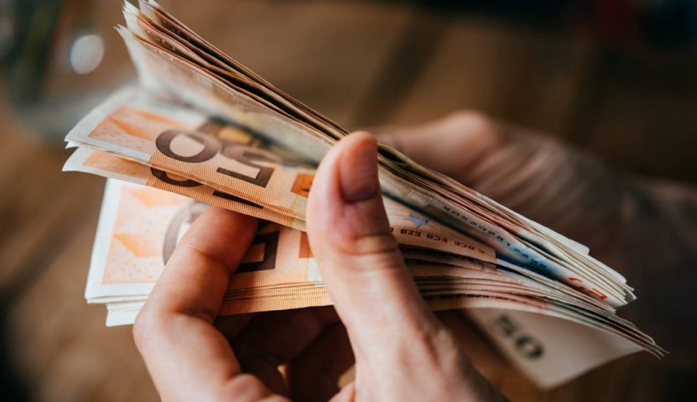 A generic square placeholder image with rounded corners in a figure.