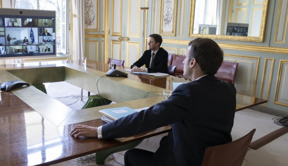 A generic square placeholder image with rounded corners in a figure.