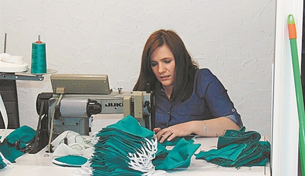 A generic square placeholder image with rounded corners in a figure.