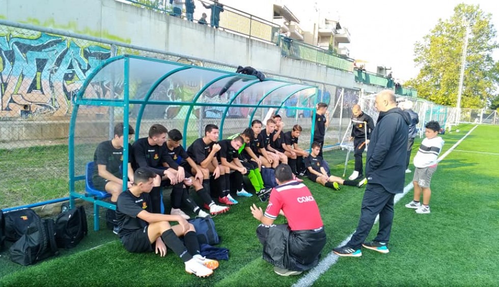 A generic square placeholder image with rounded corners in a figure.