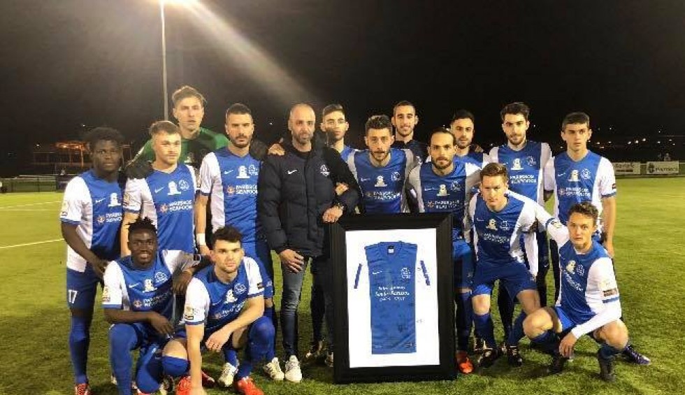 A generic square placeholder image with rounded corners in a figure.