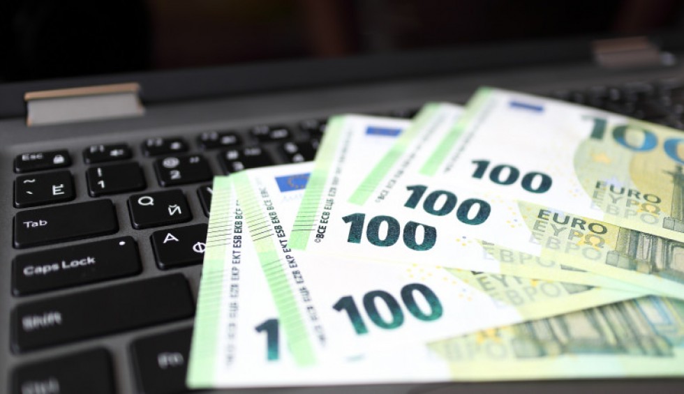 A generic square placeholder image with rounded corners in a figure.