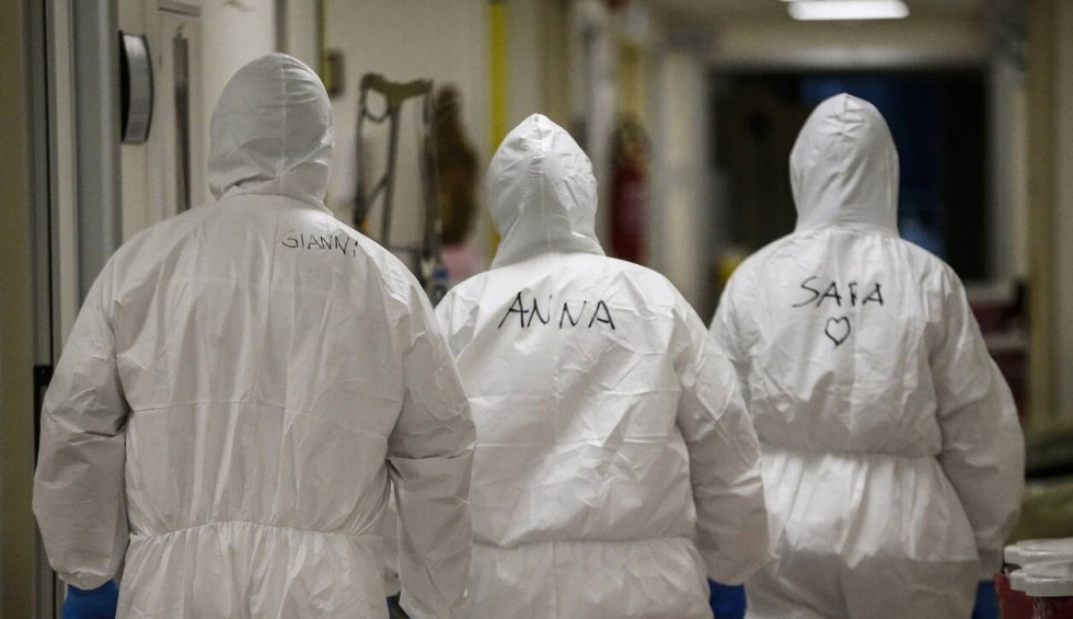 A generic square placeholder image with rounded corners in a figure.