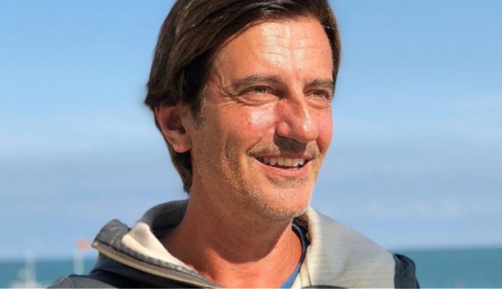 A generic square placeholder image with rounded corners in a figure.