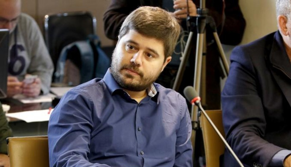 A generic square placeholder image with rounded corners in a figure.