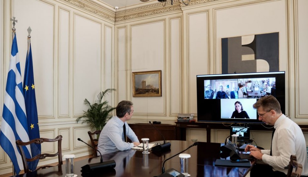 A generic square placeholder image with rounded corners in a figure.