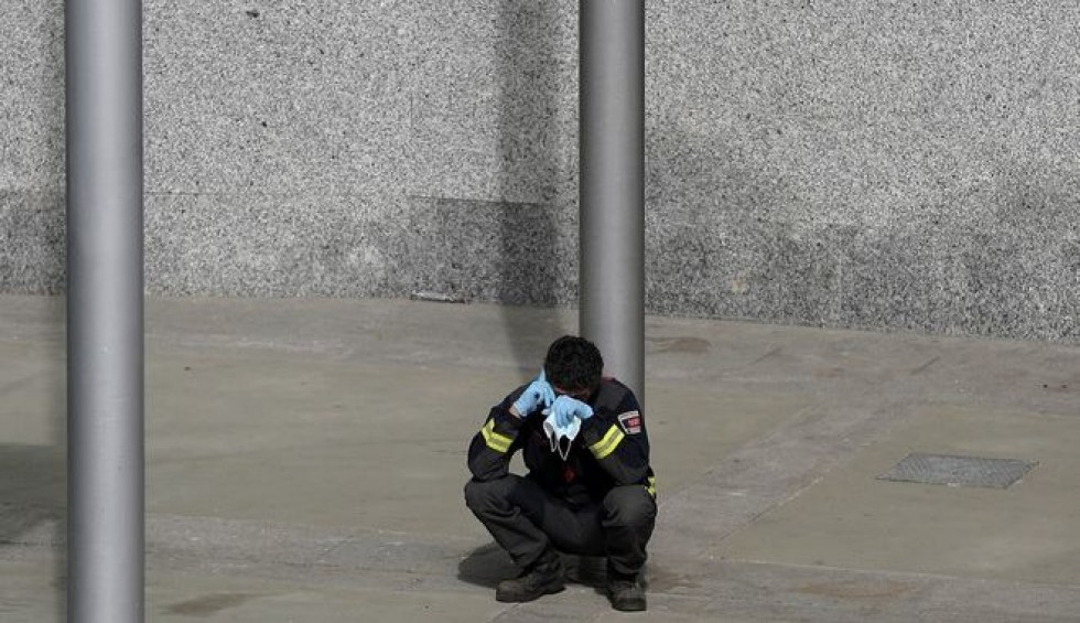 A generic square placeholder image with rounded corners in a figure.