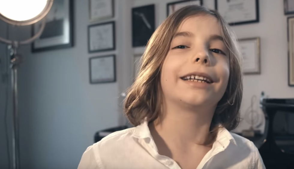 A generic square placeholder image with rounded corners in a figure.