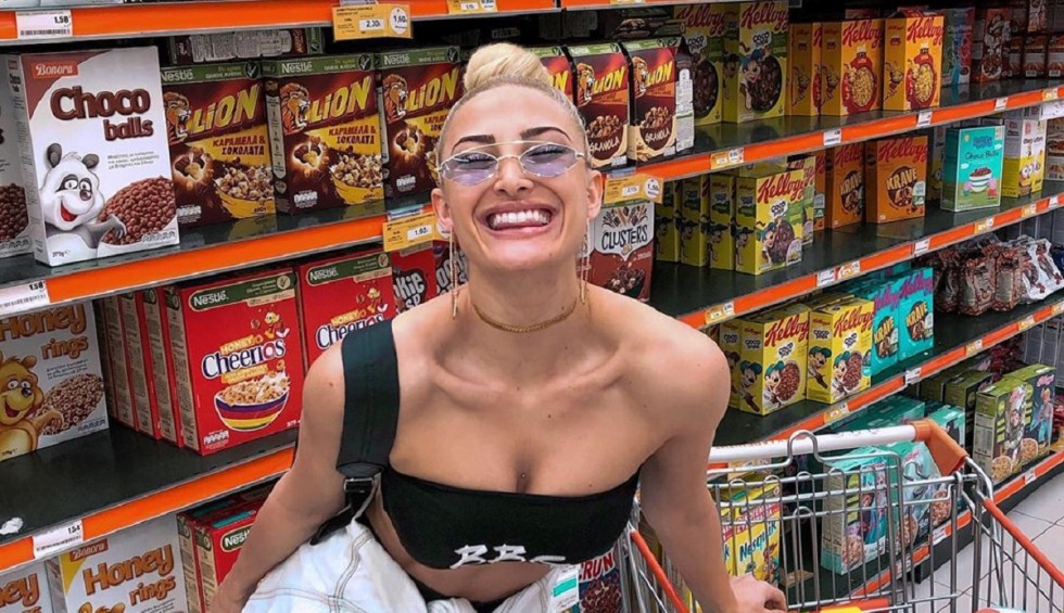 A generic square placeholder image with rounded corners in a figure.