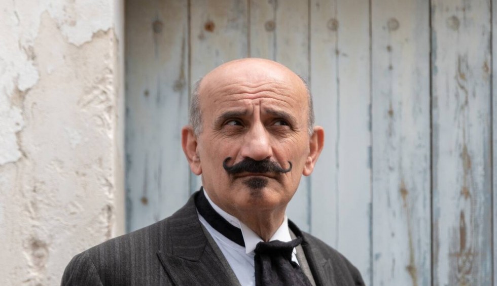 A generic square placeholder image with rounded corners in a figure.