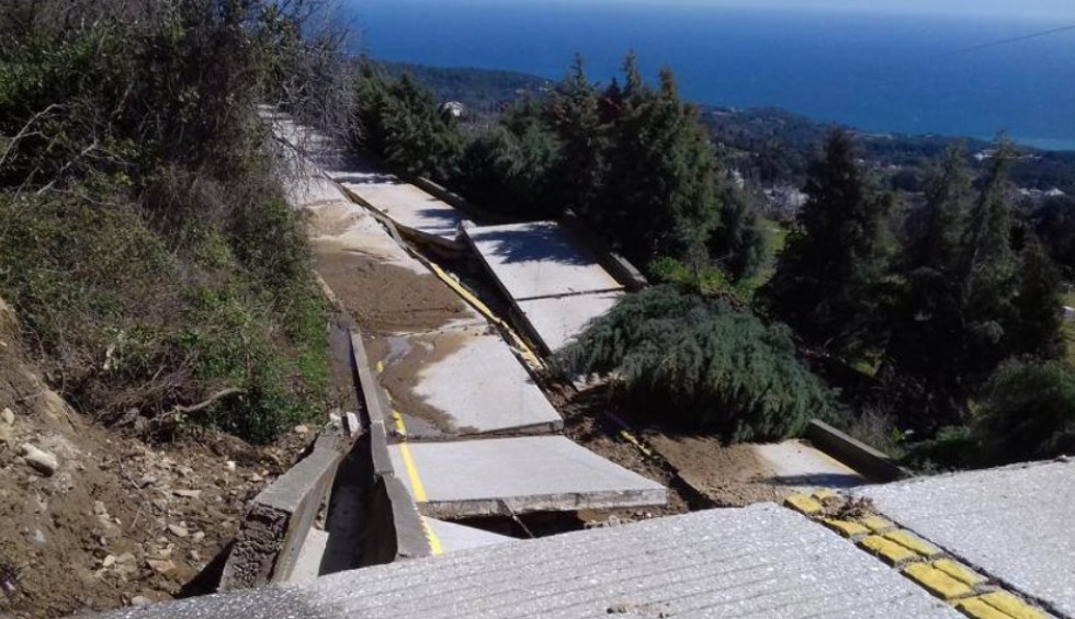 A generic square placeholder image with rounded corners in a figure.