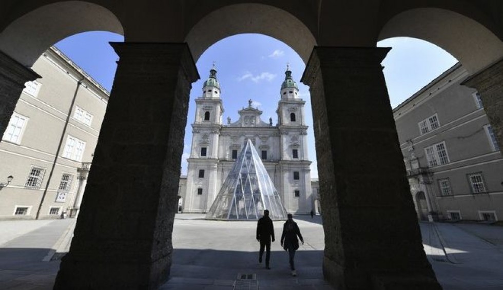 A generic square placeholder image with rounded corners in a figure.