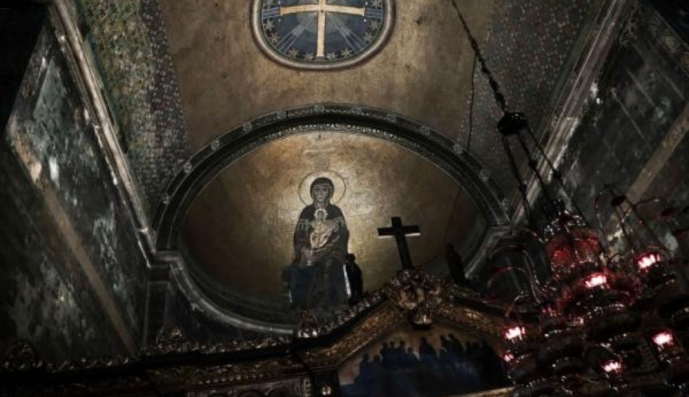 A generic square placeholder image with rounded corners in a figure.