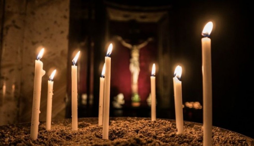 A generic square placeholder image with rounded corners in a figure.