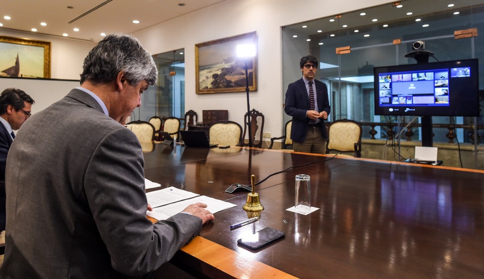 A generic square placeholder image with rounded corners in a figure.