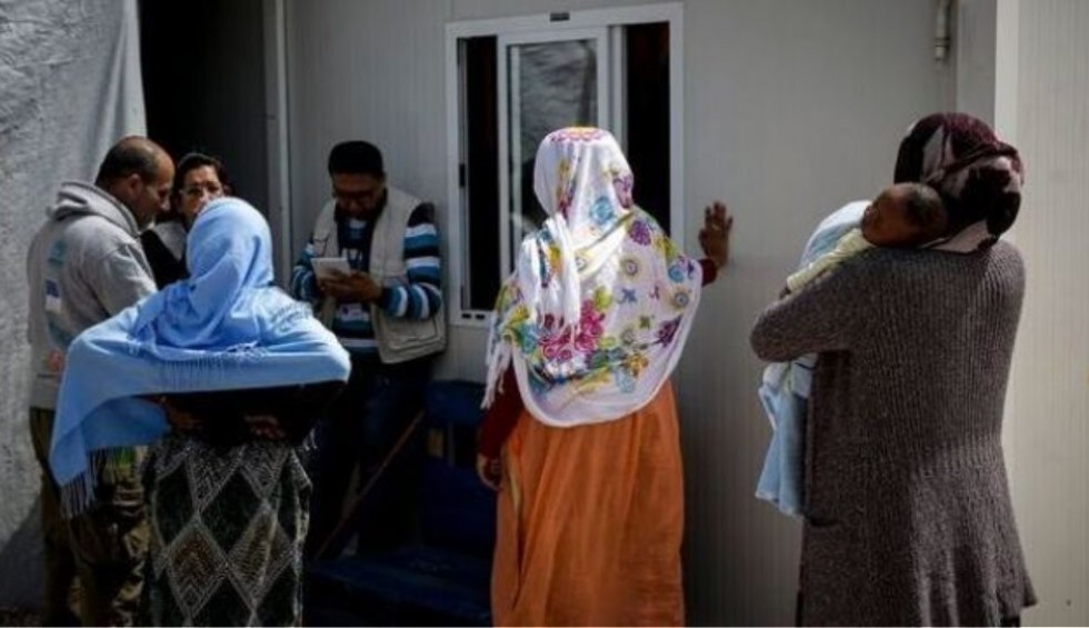 A generic square placeholder image with rounded corners in a figure.